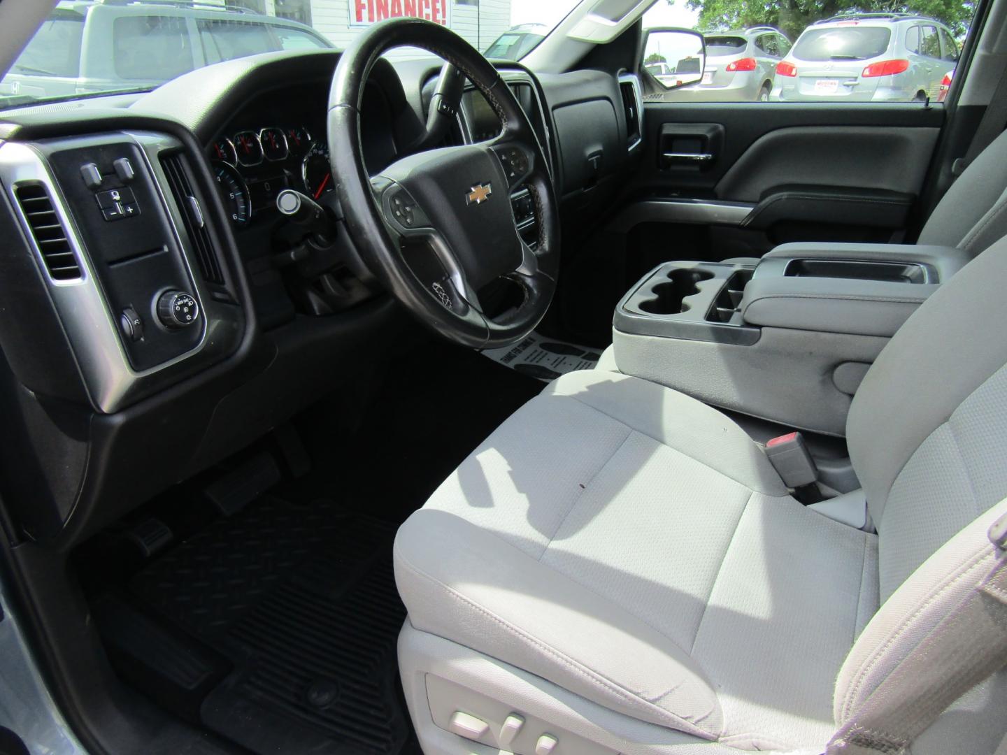 2016 Gray /Gray Chevrolet Silverado 1500 (3GCPCREC0GG) with an V8 engine, Automatic transmission, located at 15016 S Hwy 231, Midland City, AL, 36350, (334) 983-3001, 31.306210, -85.495277 - Photo#3